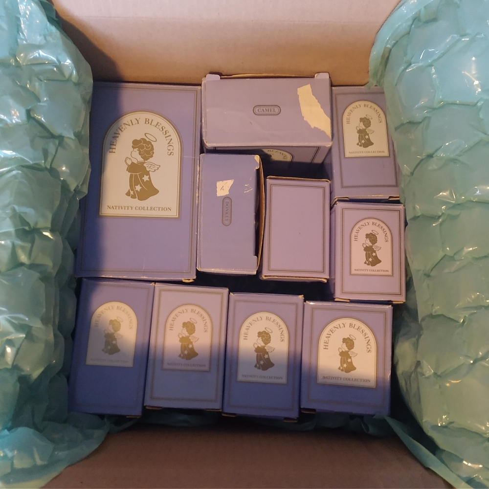 Vintage Heavenly Blessings Nativity Collection - 12 figurines - Picture 14 of 14
